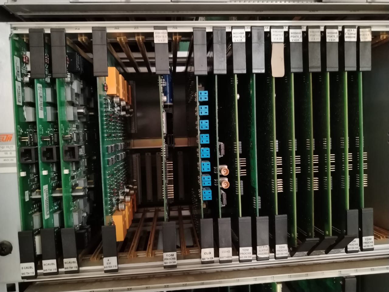 مقسم هاتفي بسعة ٢٥٠ خط أنالوج